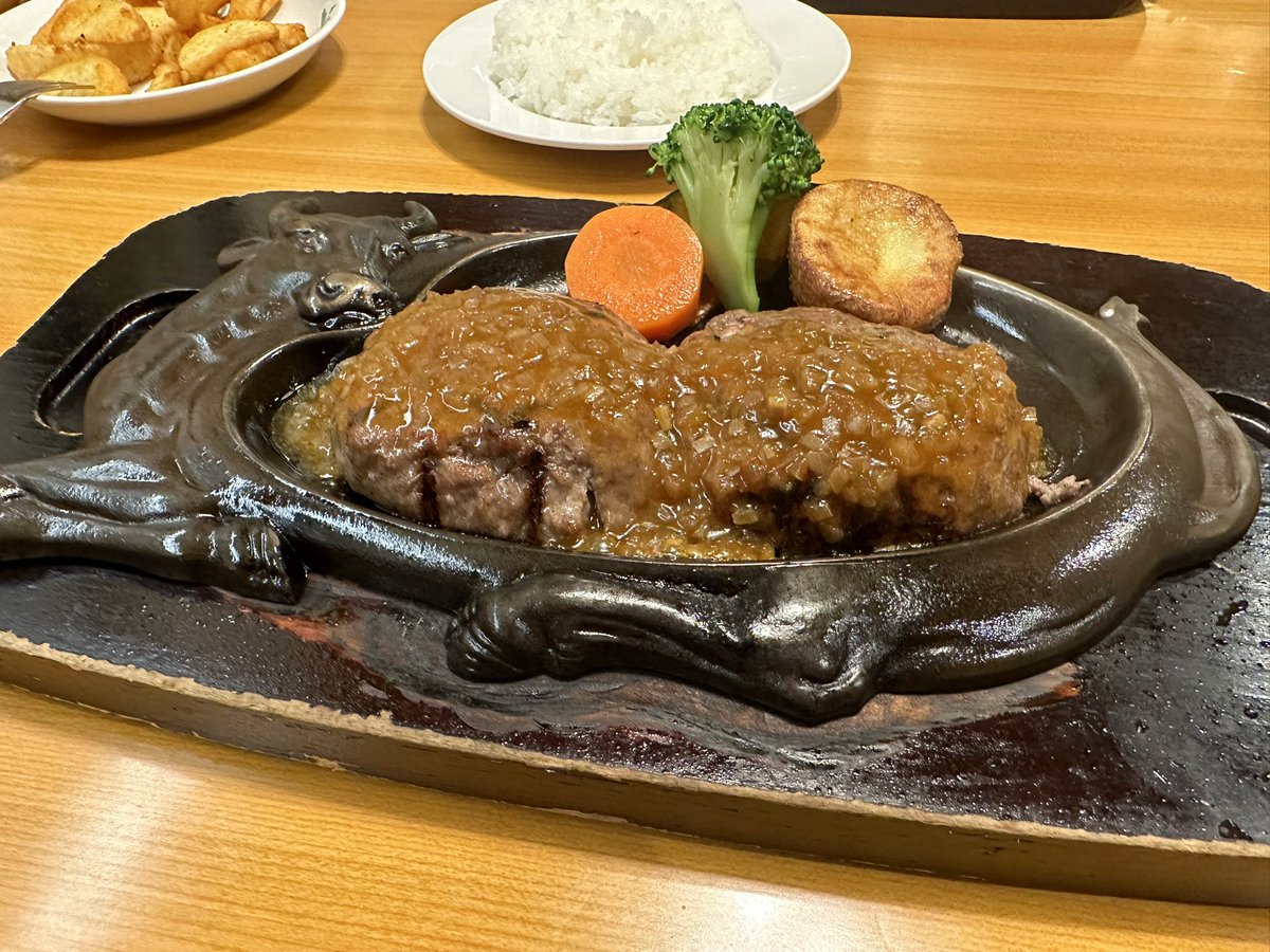 よねまろ tweet media