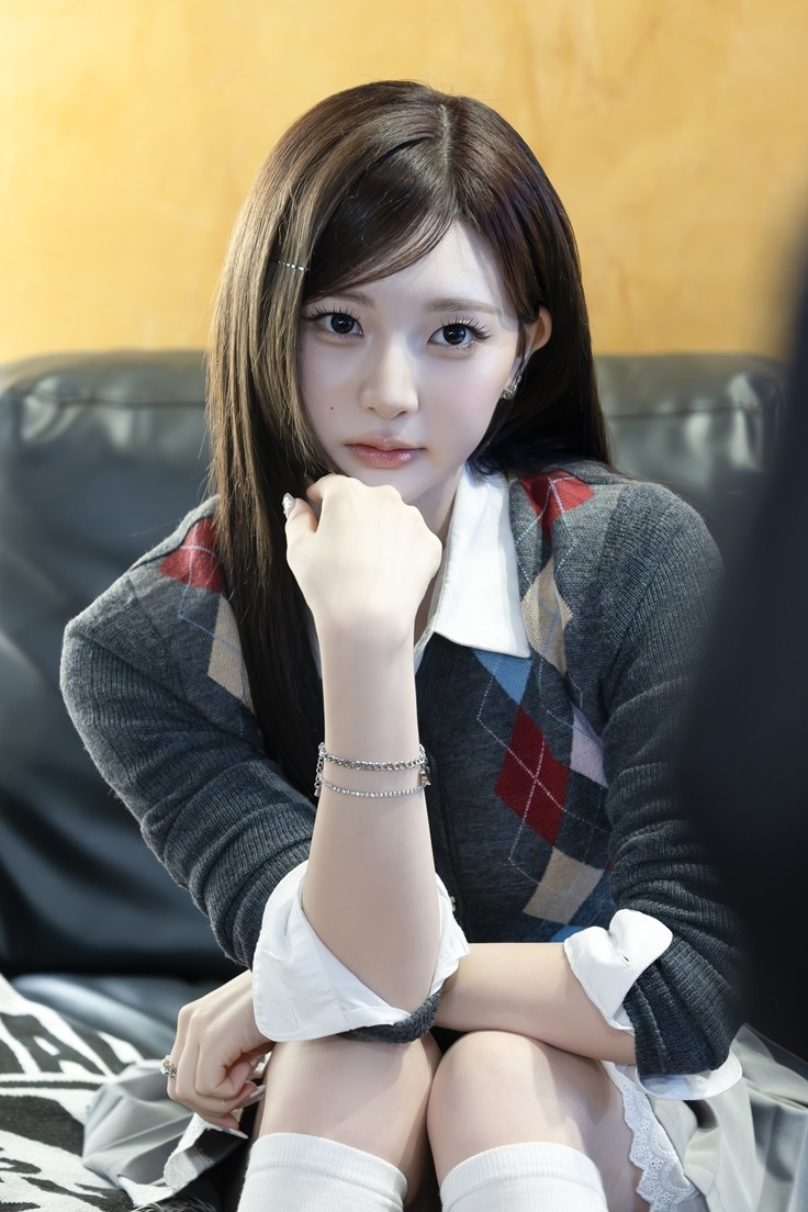 yeonji_loops's tweet image. [251124] &apos;Q&amp;amp;A&apos; mv filming behind: melon/genie magazine