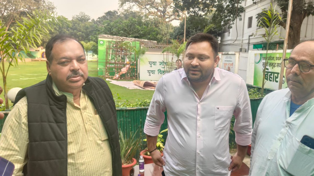 आज पटना में श्री <a href="/yadavtejashwi/">Tejashwi Yadav</a> जी से मुलाकात हुई,
जिसमें बिहार की राजनीति, संगठन की मज़बूती और आगामी कार्ययोजना को लेकर सार्थक चर्चा हुई।

#TejashwiYadav #RJD #PoliticalMeet #Patna #Leadership #Bihar