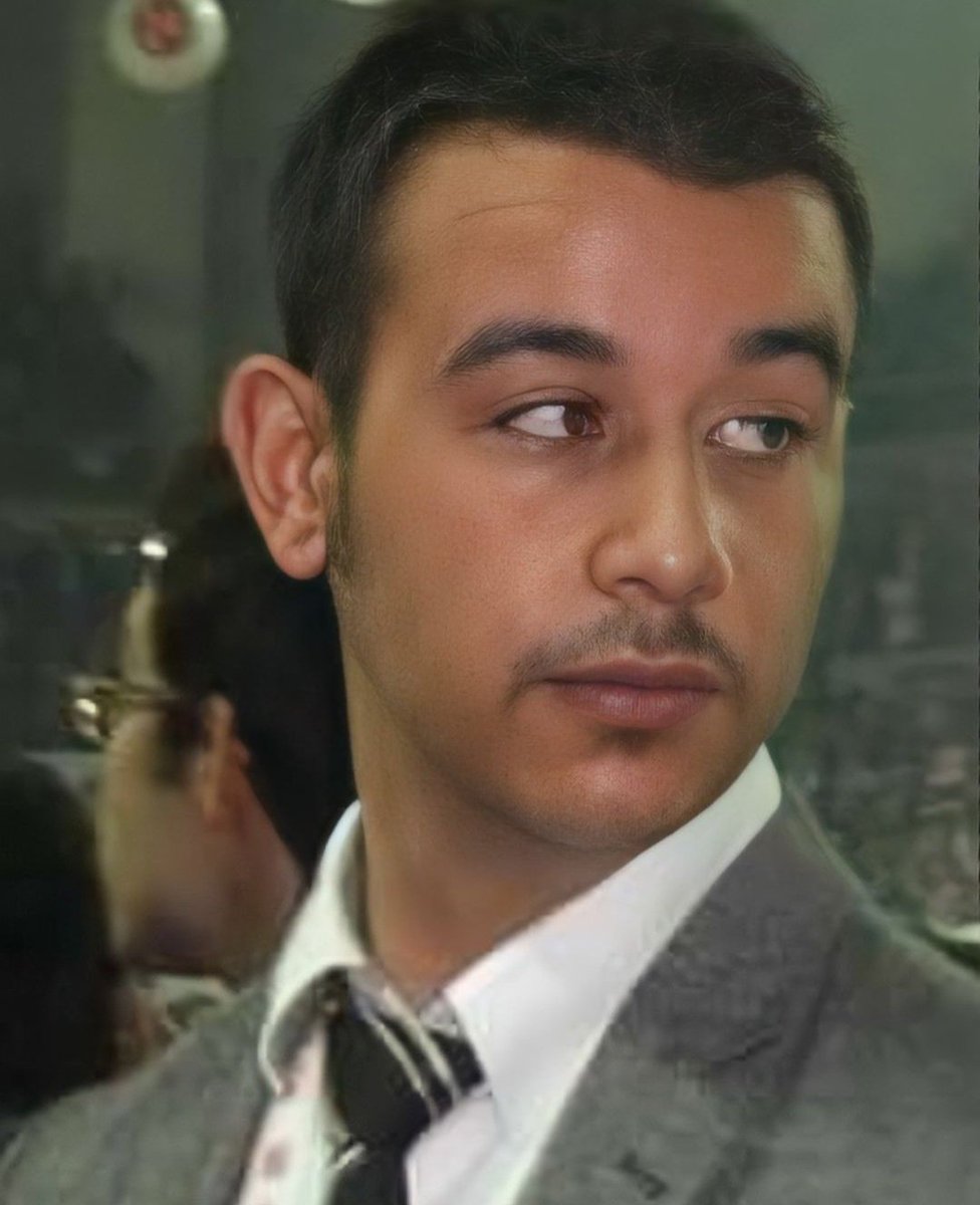 Tarih okurken tarih yazan yiğit Fırat Yılmaz Çakıroğlu'nu rahmet ve minnetle anıyoruz.

Yaşasaydı öğretmen olacaktı!