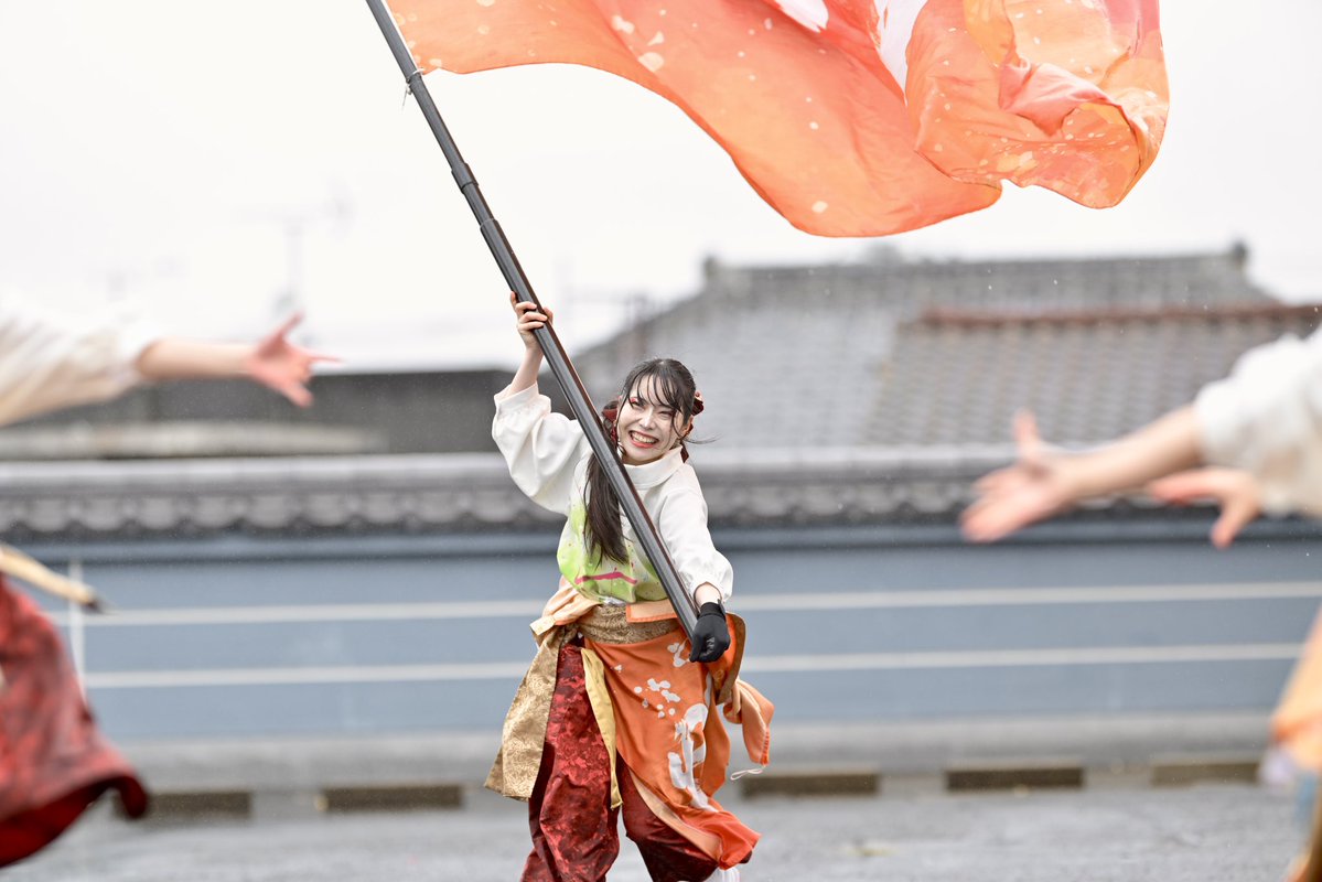 photoaotonao's tweet image. 黒潮よさこい祭り　飯沼観音会場
おどりびとさん「響」

池袋、町田そして銚子‥☔️😳
いつか☀️快晴の中
この素敵なチームを撮ってみたい

旗士は本当に大変だったと思います
素敵な演舞を４度も魅せてくれた一日のスタート😊

#黒潮よさこい祭り
#おどりびと
#響き
#旗士