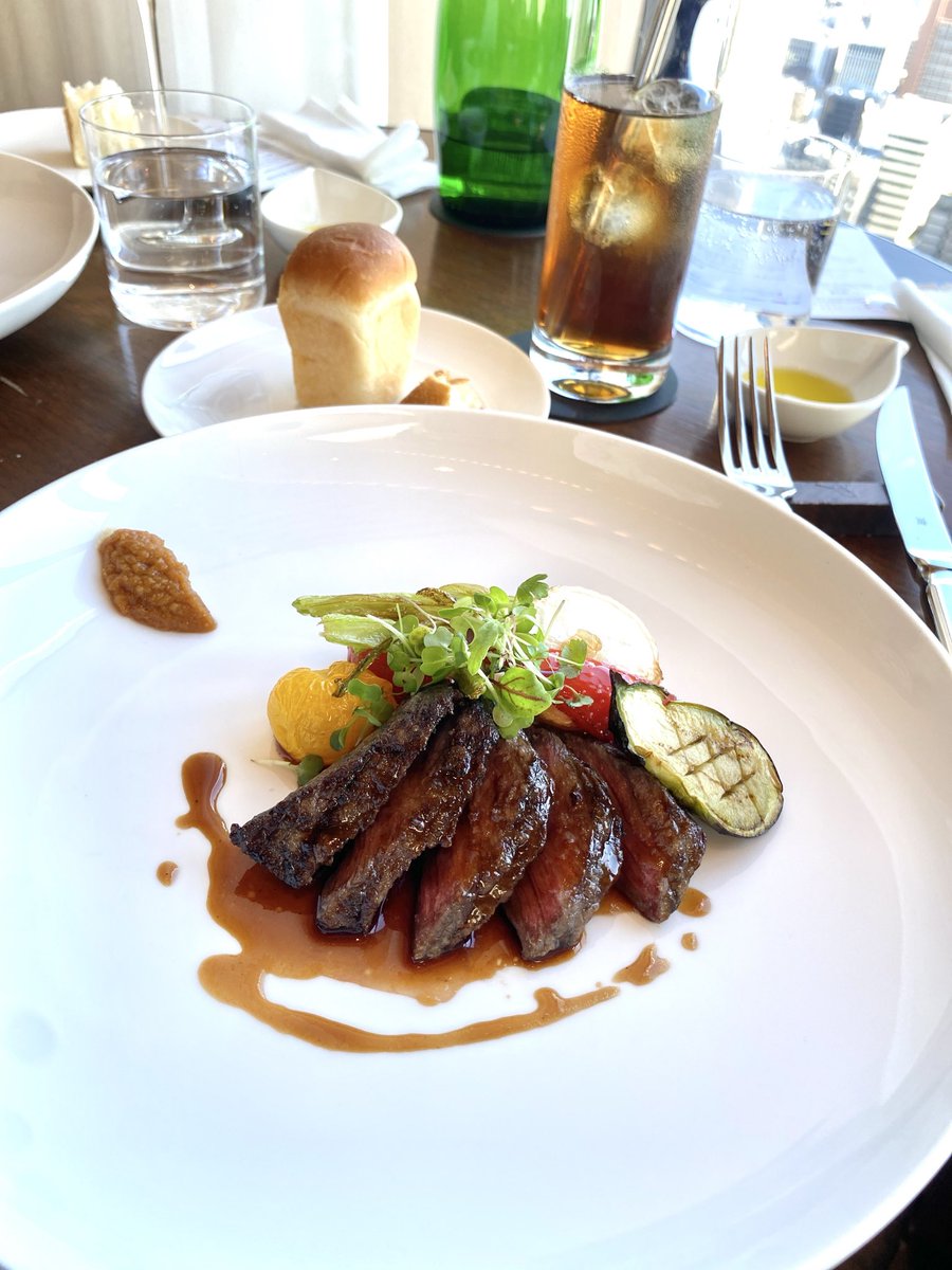 SuzuAki777's tweet image. 年商数十億円、経費使い放題っぽく、
食費1人で50万円/月の友達と出かけて、寒い🥶
身の丈に合う食生活に戻ります🙇‍♀️
とにかく、もやし、納豆と豆腐だーー

#東京エディション虎ノ門
#庶民であると自覚べき
#東京エディションランチ
#theblueroom