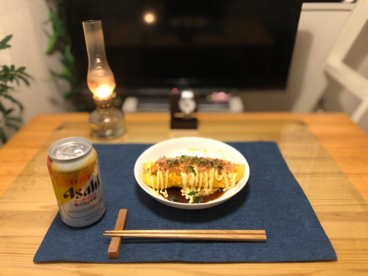 こんばんは

ごはん日記
11月24日 月曜日 夜

とんぺい焼き

困った時のいつものやつです
大学を出る前に、学生に何を食べたい気分か聞いて、プルコギやステーキなどいろいろ出たのですが、、
スーパーでなかなか決められず。

レパートリー少ないからなぁ