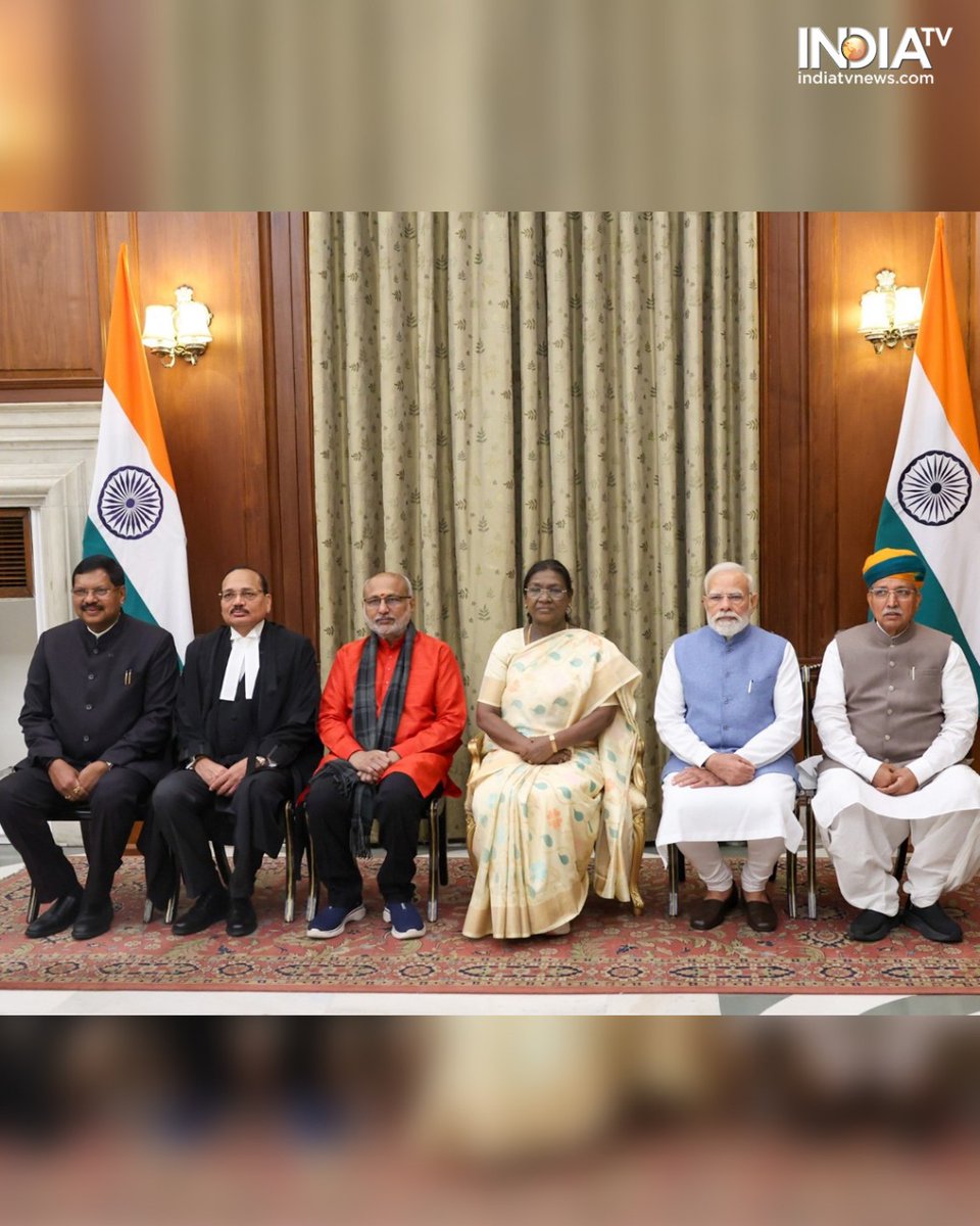 indiatv's tweet image. Justice Surya Kant takes oath as 53rd Chief Justice of India: Know all about his journey so far

Read more here:
tinyurl.com/2pdh75ku

#Chiefjusticeofindia #JusticeSuryakant #cjibrgavai