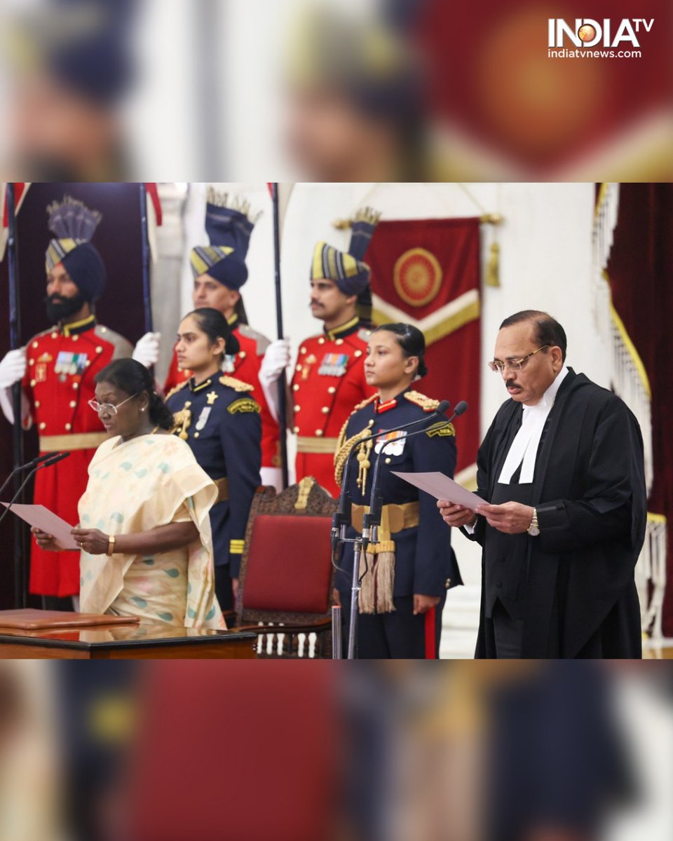 indiatv's tweet image. Justice Surya Kant takes oath as 53rd Chief Justice of India: Know all about his journey so far

Read more here:
tinyurl.com/2pdh75ku

#Chiefjusticeofindia #JusticeSuryakant #cjibrgavai