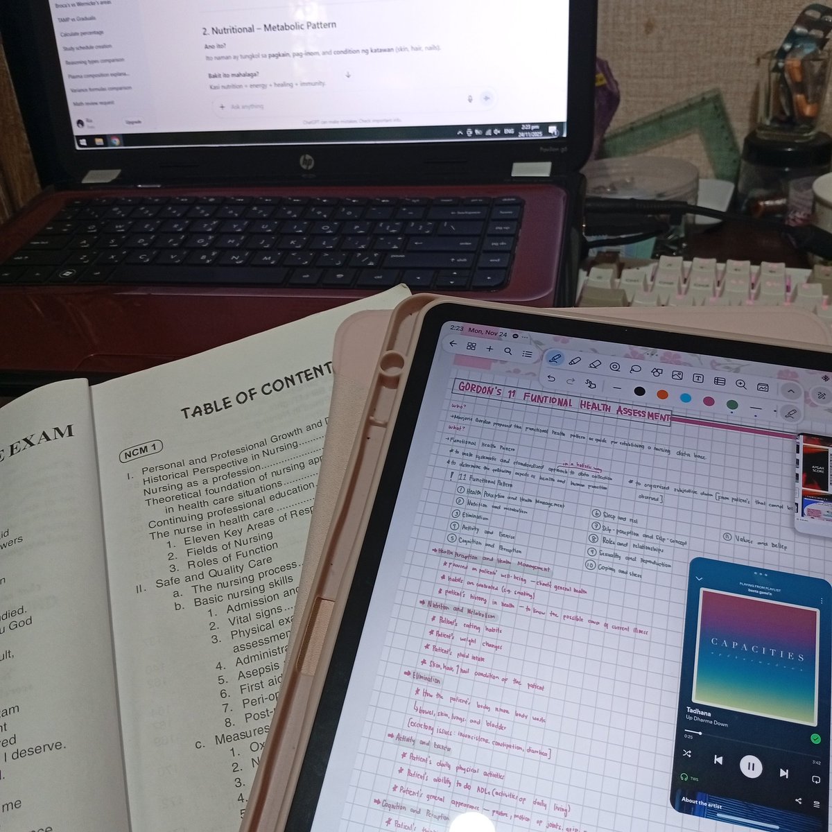 latteriya's tweet image. pdf, books, and internet here to help me study 😵