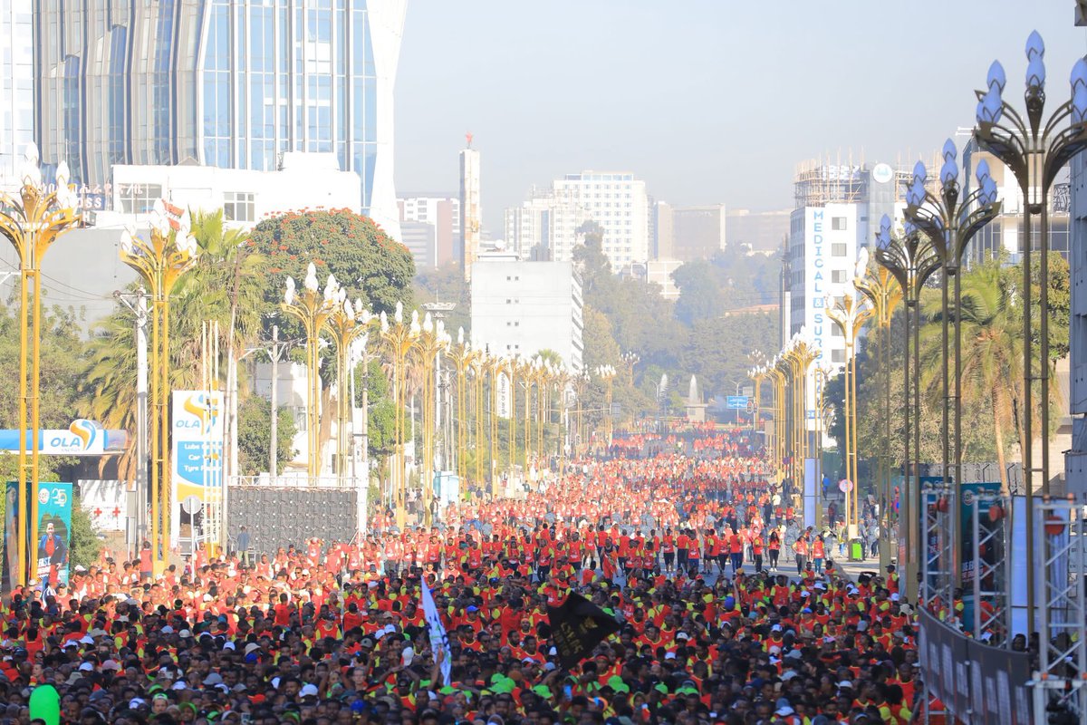 faatixmaxamed1's tweet image. In ka badan 55,000 oo qof ayaa ka qayb galaya tartanka Orodka Itoobiya ee #Addis_Ababa, kaas oo qabanqaabiyeyaashu sheegayaan inuu yahay kan ugu weyn Afrika.

#EthiopiaRun #AddisAbaba #GreatEthiopianRun #AfricaSports #Marathon #SportsNews #Dalxiis #RunAfrica #BreakingNews