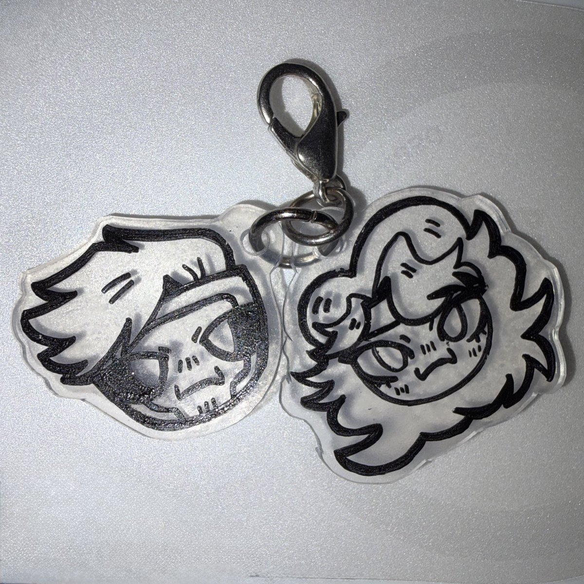 ItsRazpberry's tweet photo. Made some Romy charms for my phone 💛
Would you guys like if I start selling these?
.
#marvelrivals #rogue #gambit https://t.co/y0ddckD4RD