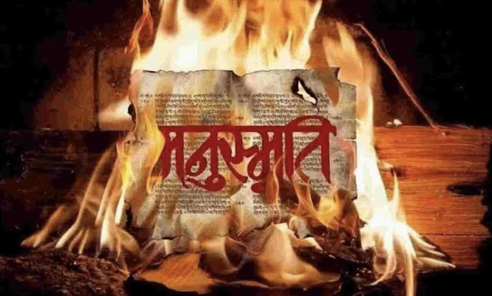 Bharati_ji_j's tweet image. सुना है मनुस्मृति सबसे घटिया किताब है 
कितनी सच्चाई है कॉमेंट ज़रूर करें 👇