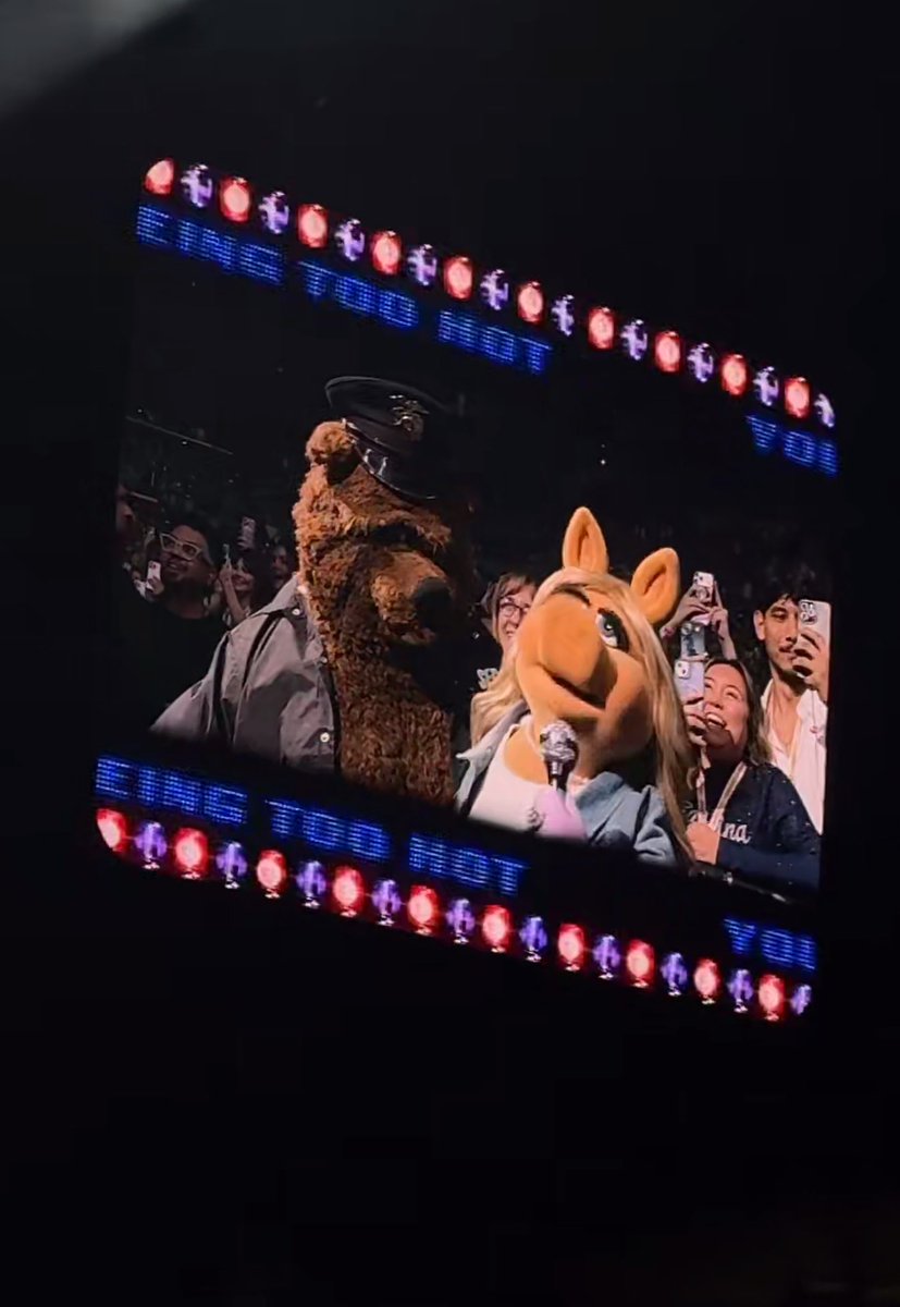 PopCrave's tweet image. Miss Piggy is being arrested at Sabrina Carpenter’s final ‘Short n’ Sweet’ tour date.