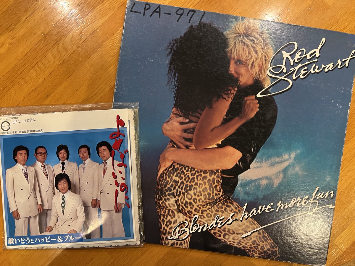 先週のソムリエ竹善さんセレクトは
1979年の曲から…
🌟Da Ya Think I'm Sexy／Rod Stewart
🌟よせばいいのに／敏いとうとハッピー＆ブルー

セクシーなロッドさんの大ヒットディスコソング🕺
そしてムード歌謡も久々に登場です！#radiko でぜひ📻

#竹善レコード部屋
#佐藤竹善
