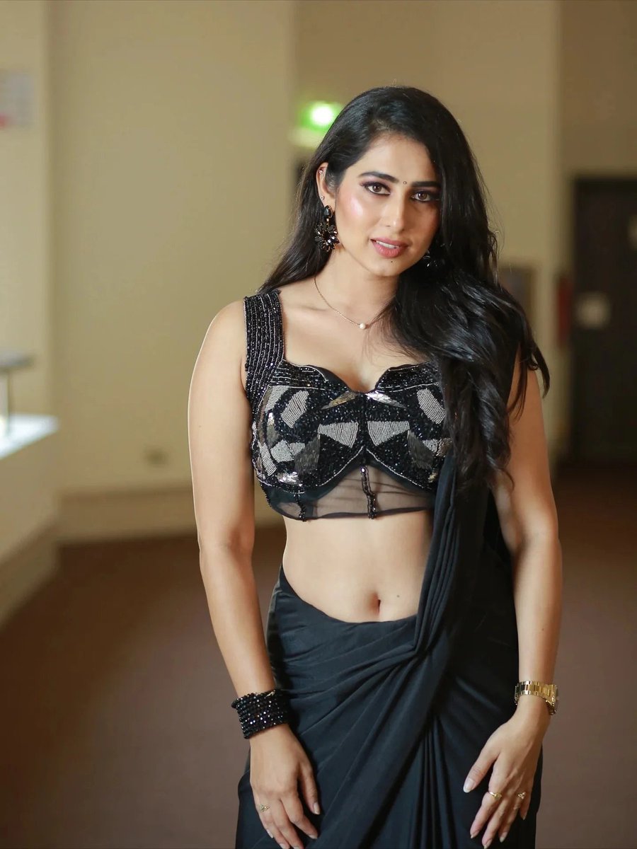 ActressSouth's tweet image. 🫶🖤😘 kaisi lagi pic&apos;s #instapost #instalove #instanewpost Original pic 👉 @hegdepriya24 
#hegdepriya #priyahegde