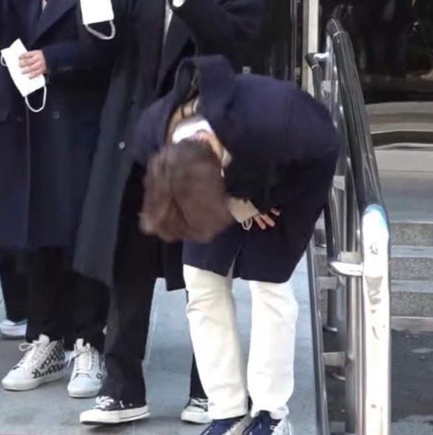 진짜 정체가 뭐지