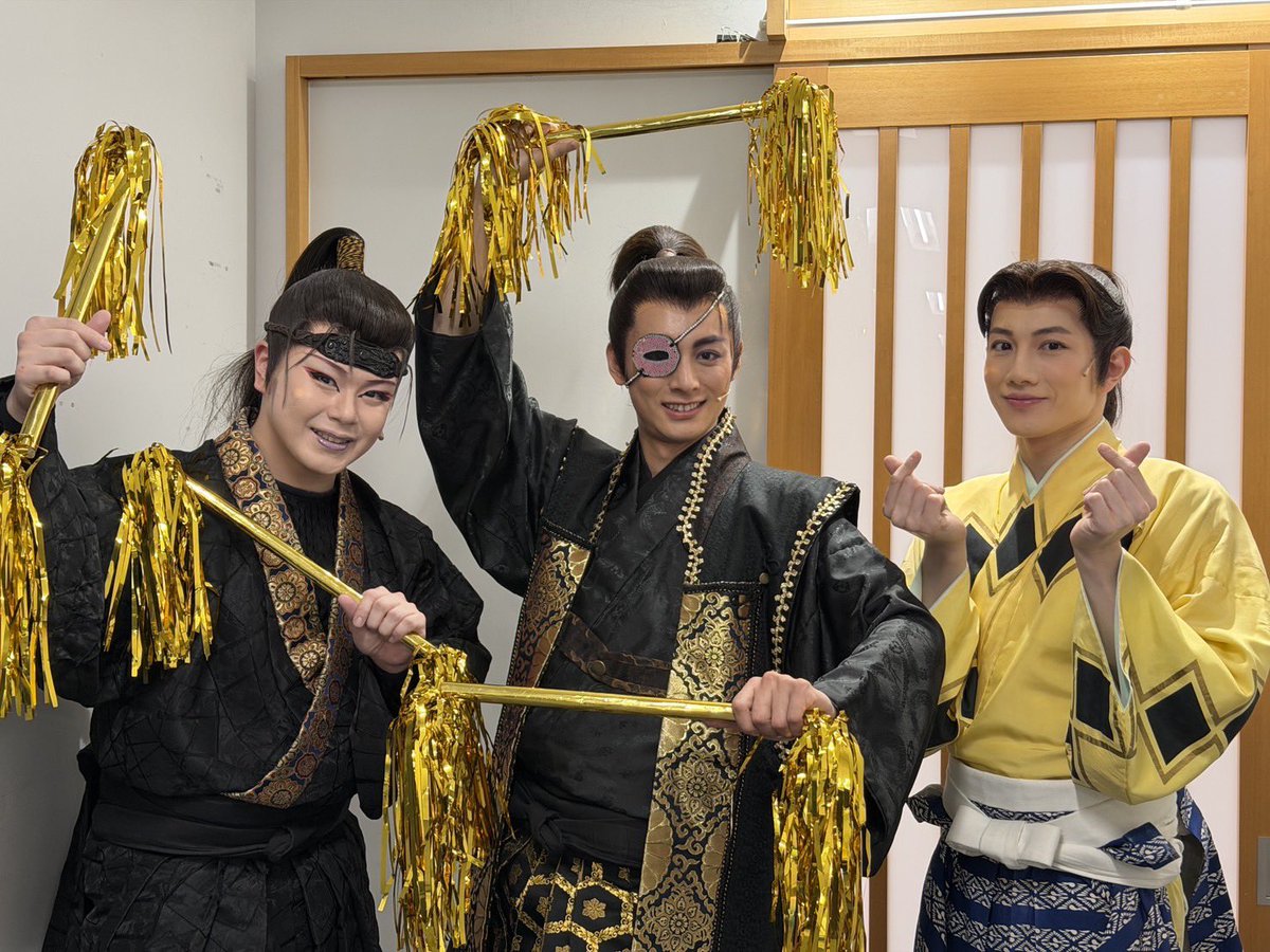 yuta_tachibana_'s tweet image. 『大逆転！戦国カーニバル』
大千穐楽！！ありがとうございました！！！
57公演のロングラン無事に終わりました！
素晴らしいカンパニーとスタッフさんそしてお客様！
もうこの生活に慣れすぎて明日からサンバがない生活が考えられません！
またお会いしましょう！オレ！
#戦国武将誉賑…