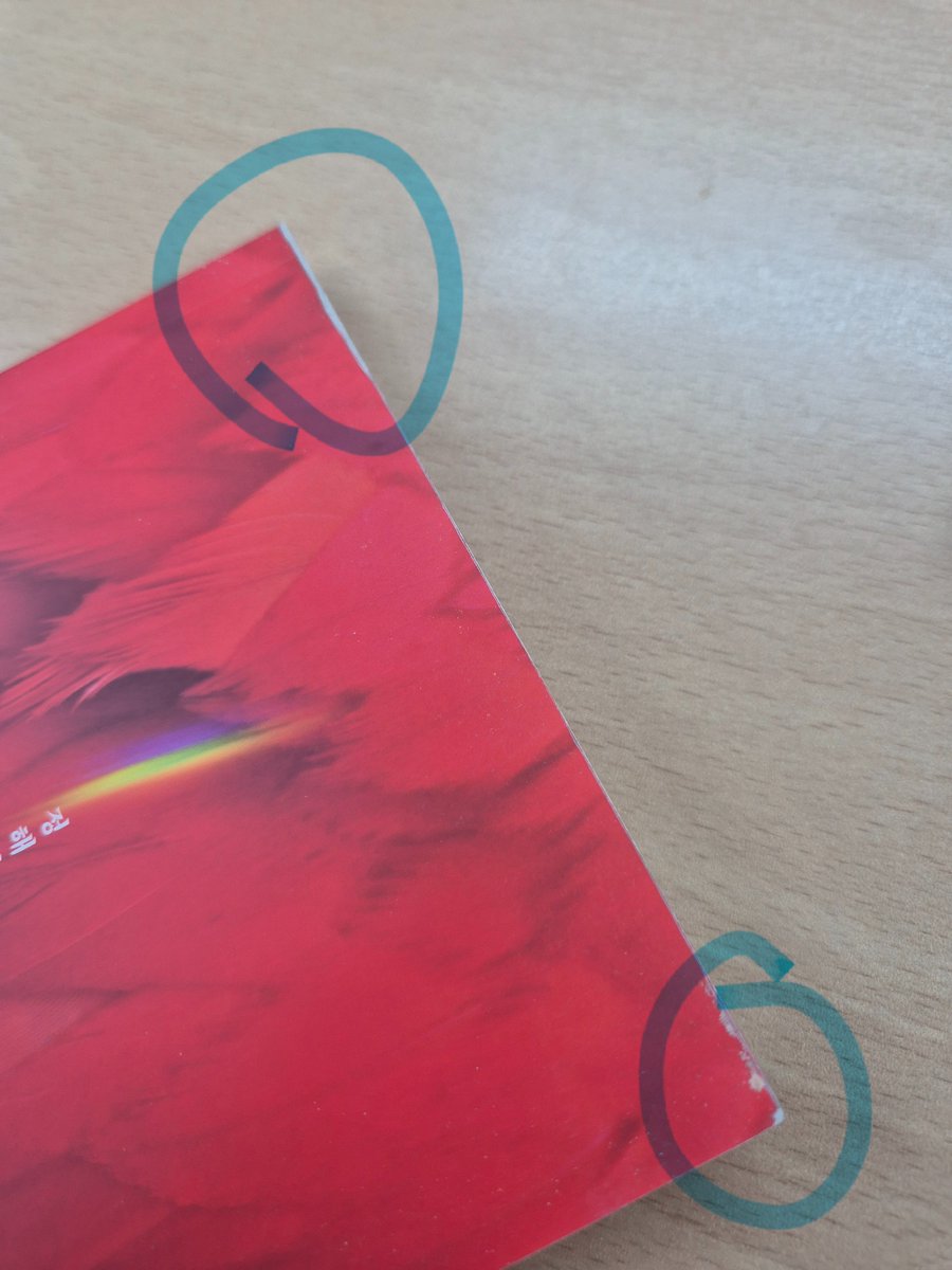 sigungleechan's tweet image. 트친들... 제가 친구가 읽어보고 싶다길래 산지 거의 몇주도 안된 책을 몇개월 정도 빌려줬거든요... 오늘 받았는데 다 꾸겨지고.. 안쪽은 그나마 멀쩡하지만 저는 거의 새책이였던게 이 상태로 돌아온게 너무 짜증나서 친구한테 따졌더니 설렁설렁 사과하더라고요.. 그냥 제가 예민한걸까요..