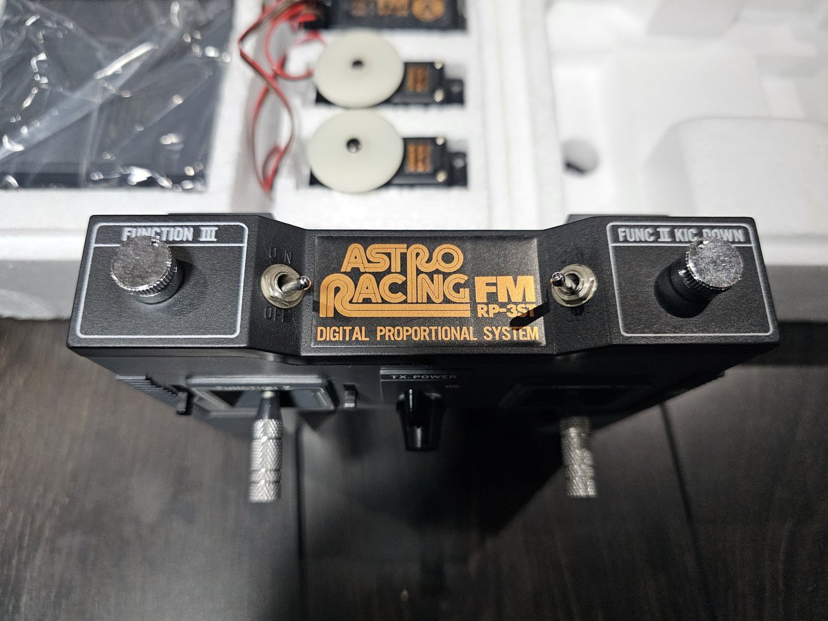 我が家の中でも一番希少なのではないかと思われるプロポが京商アストロ