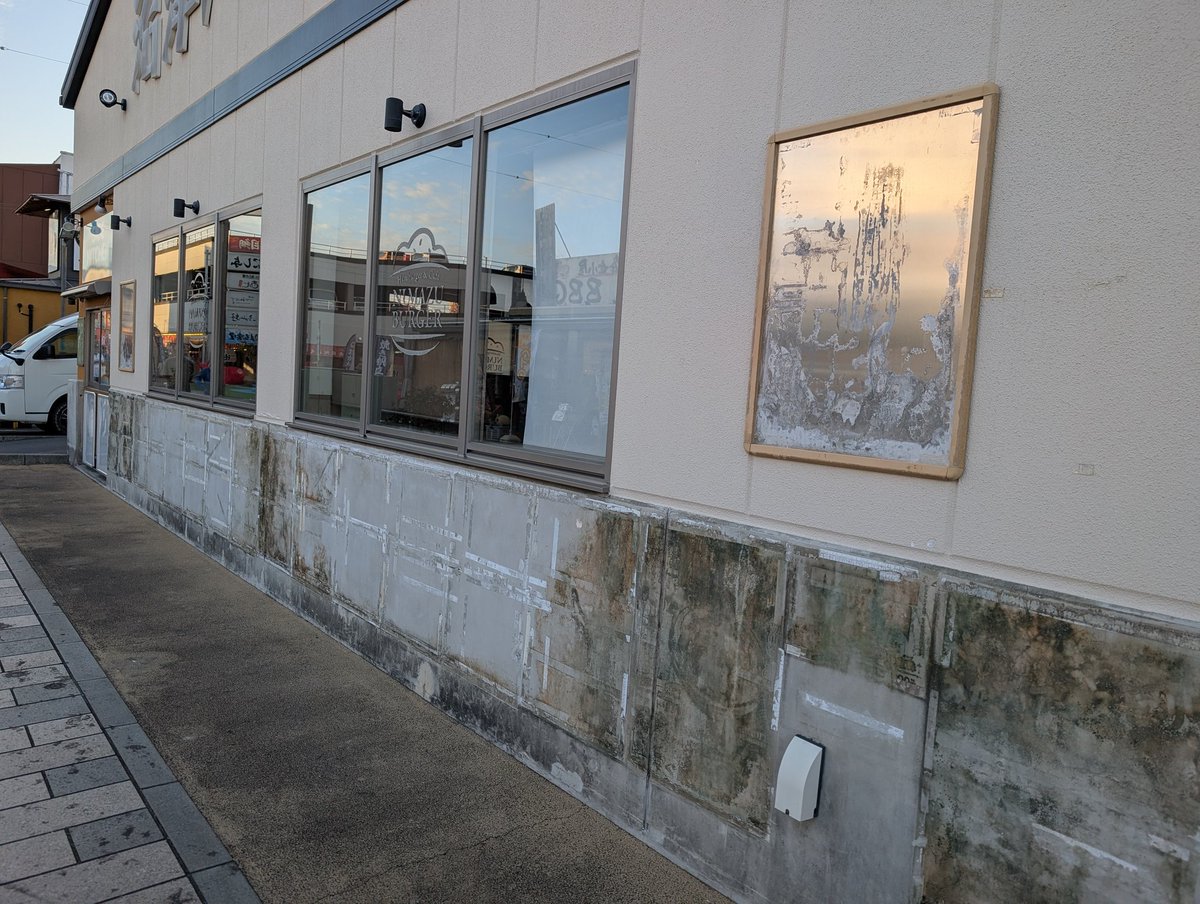 0un33p0x725384m's tweet image. 沼津バーガー
今日見たらメニューがみんな剥がされていた