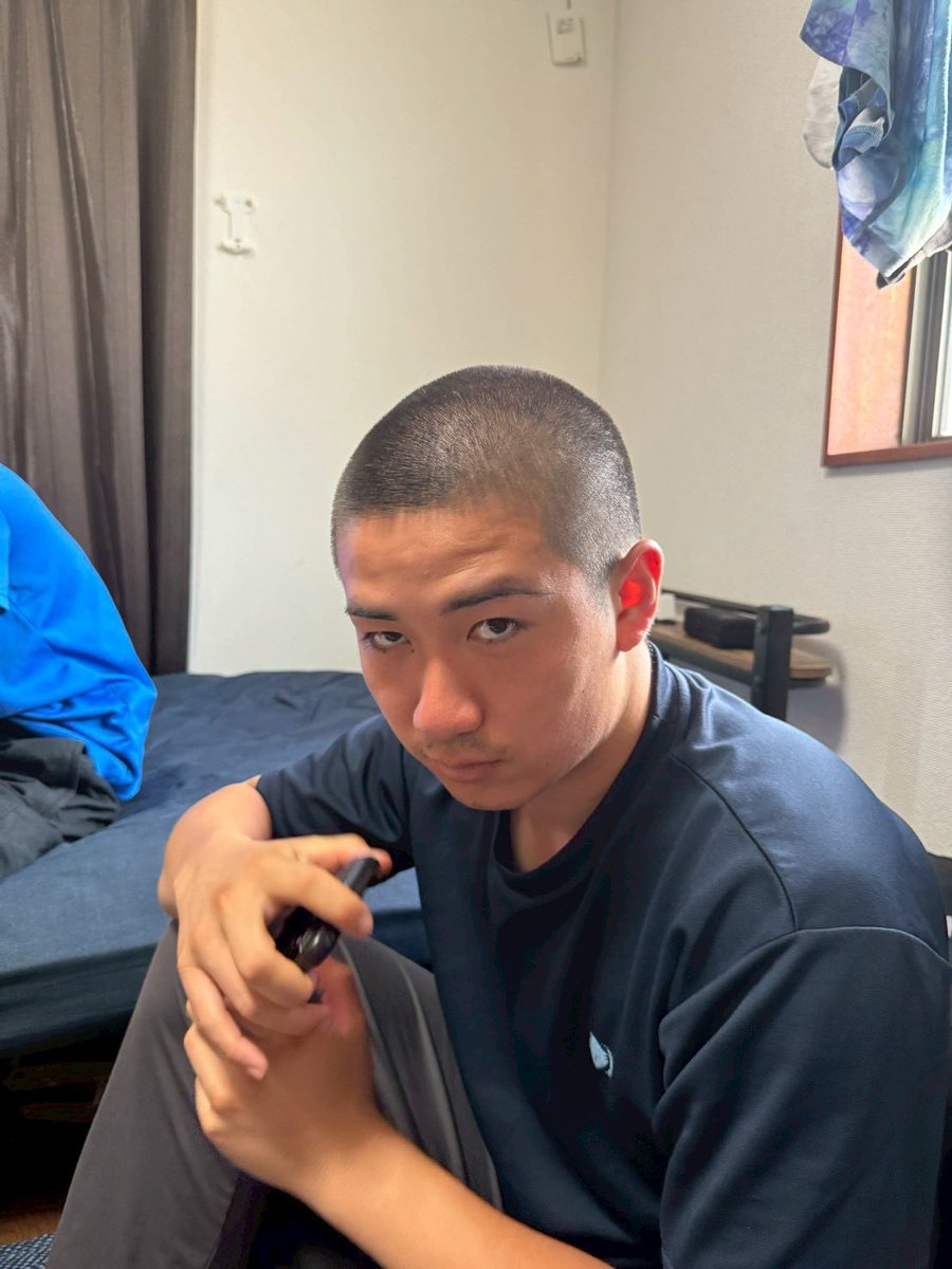 SGC1257465's tweet photo. 【演者紹介】
電気のバス
専修大学落語研究会お笑い企画STRIP GUN CLUB

↓↓お取り置きはこちらから↓↓
https://t.co/YeyfPGMUeR https://t.co/tzScyzGBLQ