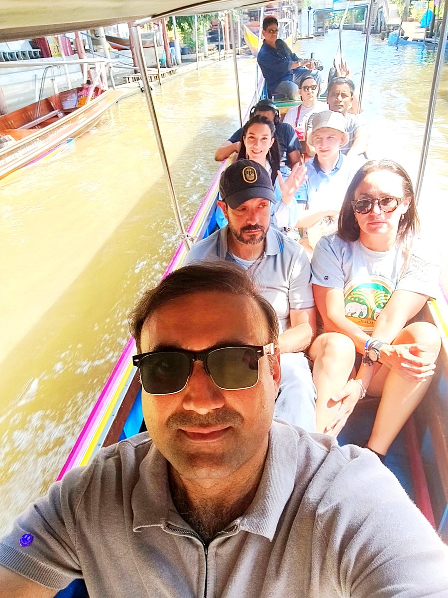 AkifGujjar9's tweet photo. Wow, the Damnoen Saduak Floating Market and the Maeklong Railway Market were absolutely incredible! What a vibrant and inspiring experience in Ratchaburi and Samut Songkhram provinces! Thailand 🇹🇭 https://t.co/YEKEYhbsAO