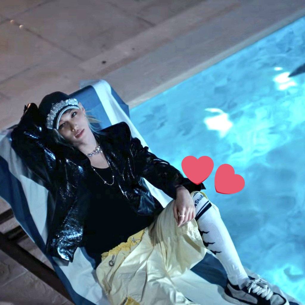 viajeradepapel's tweet image. #Hyunlix wearing Acne Studios 

#StrayKids_Do_It_Remixes 
#Do_It_OverdriveVersion