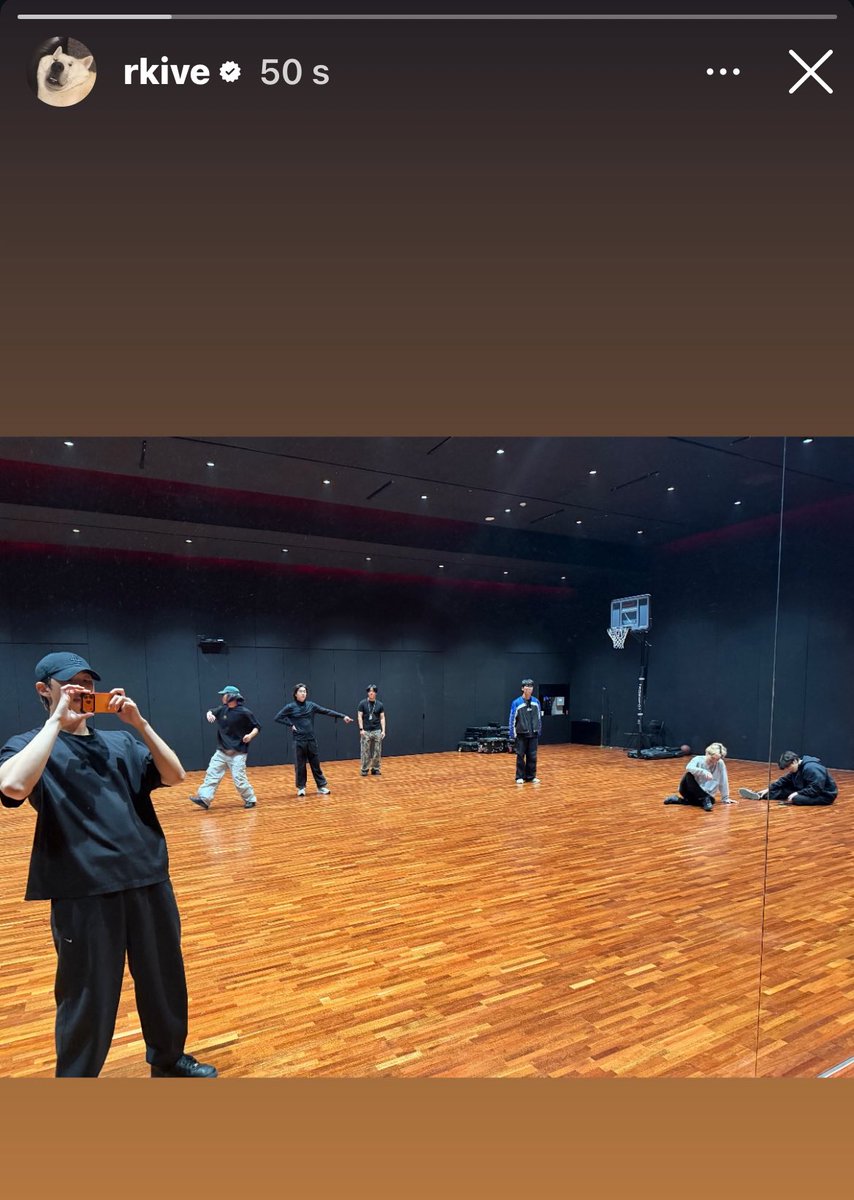 sugamihoney's tweet image. NAMJOON BORRO LA FOTO PERO YO FUI LA MÁS RÁPIDA  😭😭😭