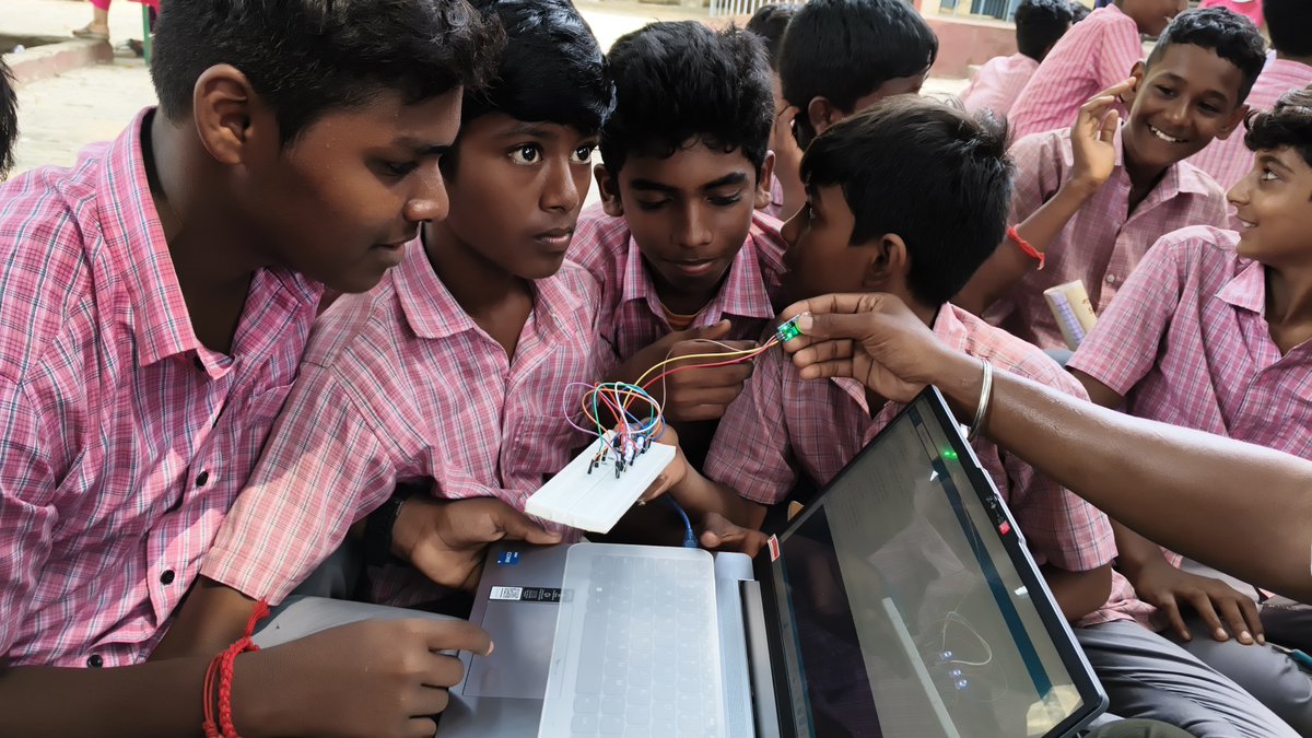 BhumiOrg's tweet image. Advanced STEM sessions were delivered across STP schools with support from St. Lourdes Engineering College - engaging students through real-world projects like smart lights, obstacle-detecting models &amp;amp; more.

#STEMEducation #Bhumi #InnovationInSchools