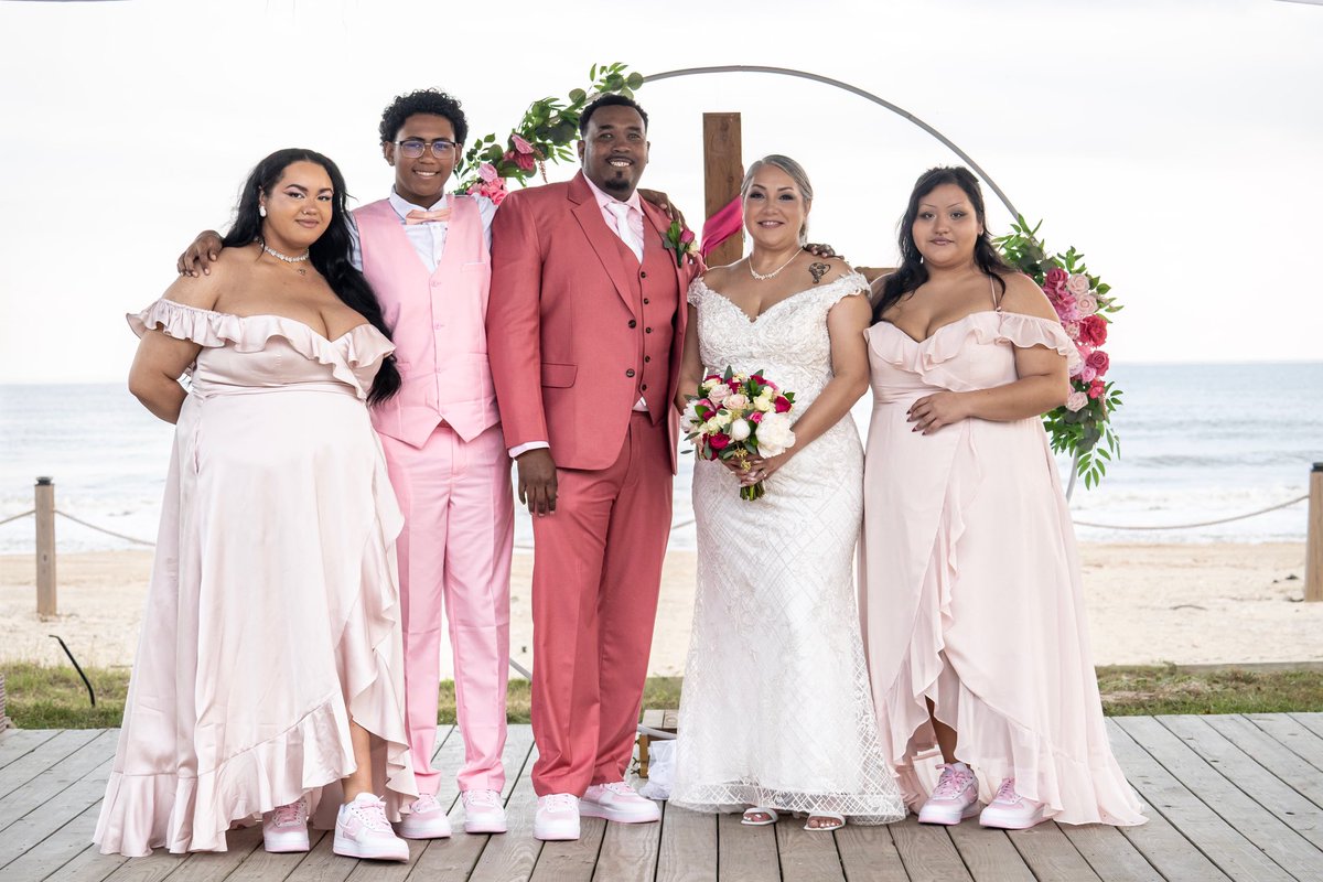 Pedro_lonnie's tweet photo. Blessed and Married a Beautiful Soul @sWeetSin0305  Missing J🙏🏾❤️🏀J wasn’t able to make it she was off getting 25Pts in the championship game to secure the W on Saturday!! #ThePetes #WeddingOnTheBeach #Family #GODSTiming https://t.co/663ori0jFf