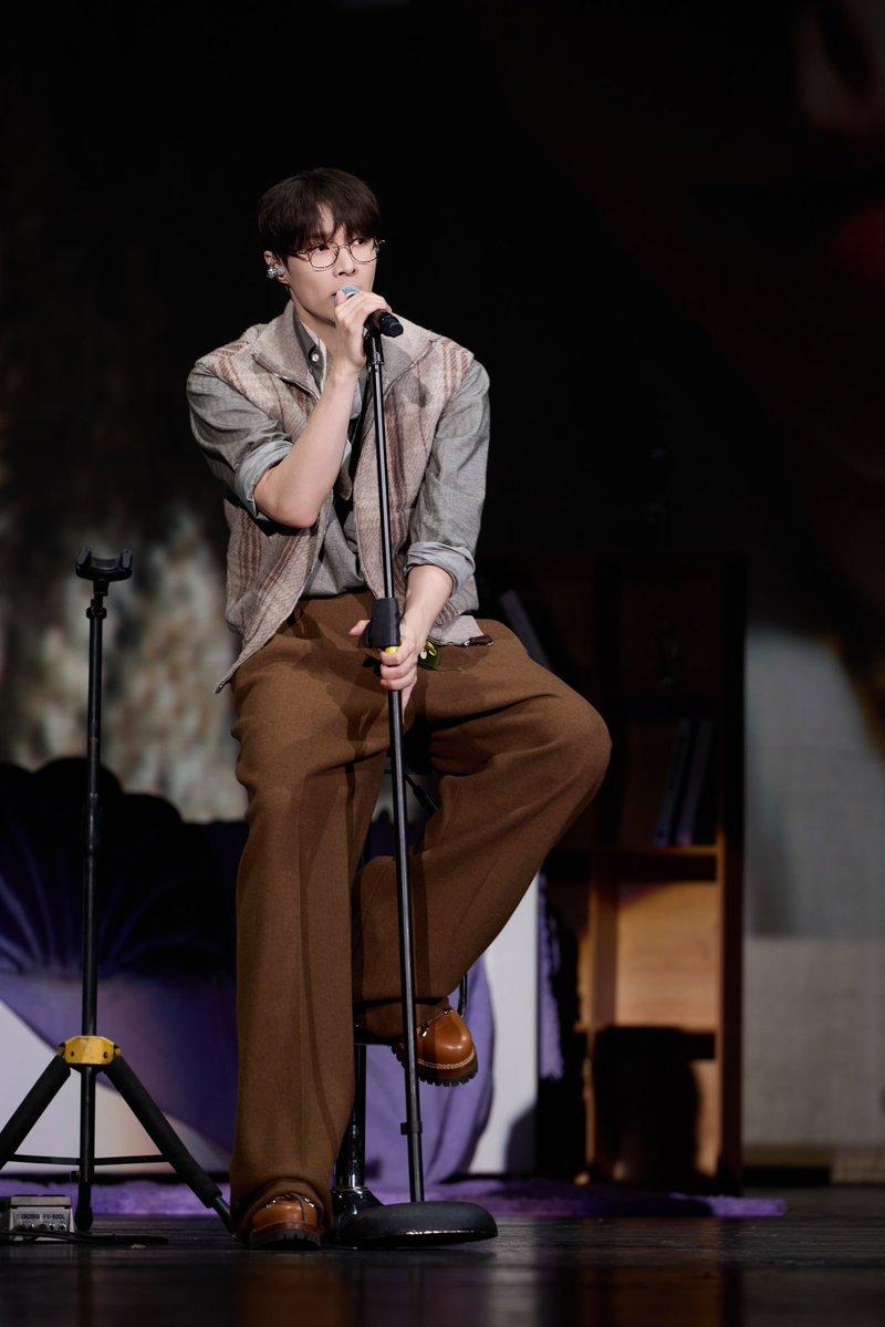 lay_studio's tweet image. Cameras rolling, the countdown to our meeting has begun⏰—every bit of anticipation and affection shines bright.
This is a date where love meets love. Are you ready to meet Boss @layzhang 
#LAY #LayZhang