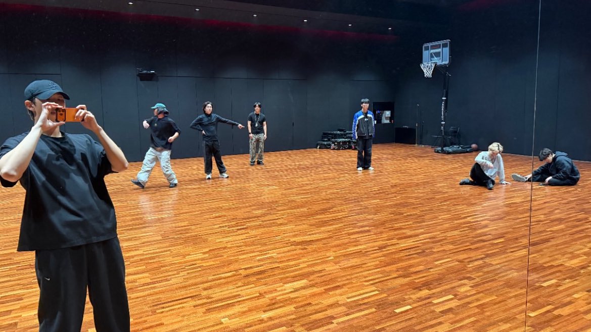 VBTLOG's tweet image. SON LOS SIETE?