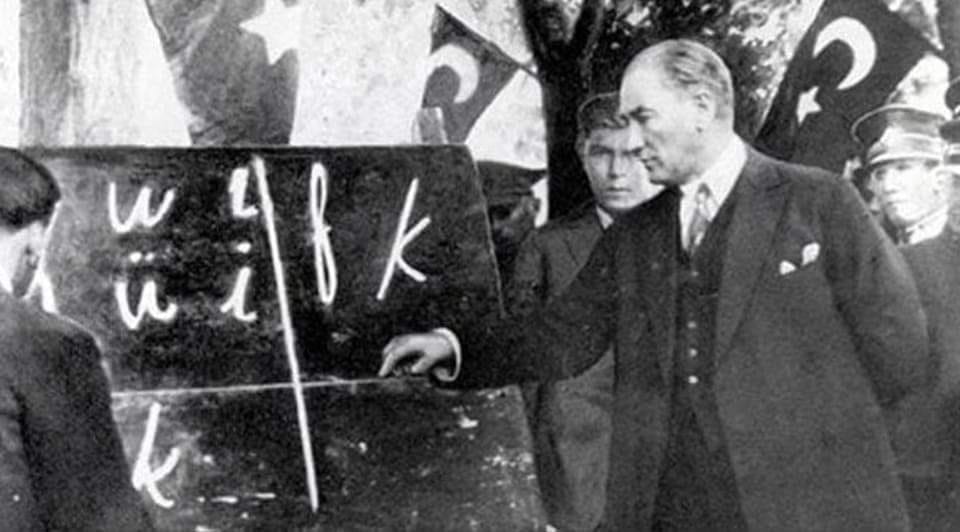 Görevlerini sevgi ve şefkat ile gerçekleştiren tüm Öğretmenlerimizin Öğretmenler Günü' nü kutluyor, başta Baş Öğretmen Mustafa Kemal Atatürk olmak üzere ahirete irtihal etmiş öğretmenlerimizi saygı ve minnetle anıyoruz.