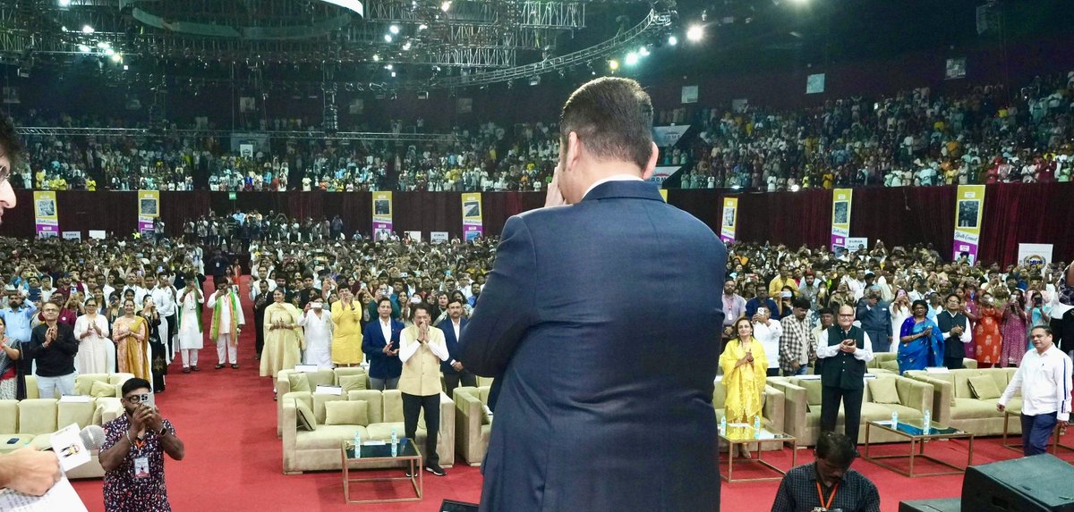 Devendra_Office's tweet image. &apos;देवा भाऊ&apos; in a candid conversation with Gen Z on the &apos;Involvement of Youth in Governance&apos;.

@Dev_Fadnavis 
#DevendraFadnavis #Youth #Maharashtra