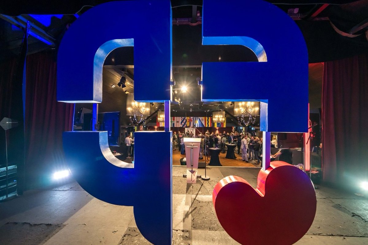 𝗙𝗡𝗣-𝗹𝗲𝗱𝗲𝗻 𝘄𝗼𝗹𝗹𝗲 𝗺𝗲𝗶-𝗶𝗻𝗼𝗮𝗿 𝗳𝗼𝗮𝗿𝘂́𝘁

De FNP-leden wolle mei-inoar foarút en manmachtich de skouders sette ûnder de kampanje foar de gemeenterieds-ferkiezingen. Dat wie freedtejûn 21 novimber in wichtige útkomst fan de Algemiene Ledegearkomste.

👇