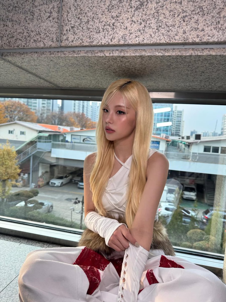 yejigallery's tweet image. #YEJI yezyizhere instagram update