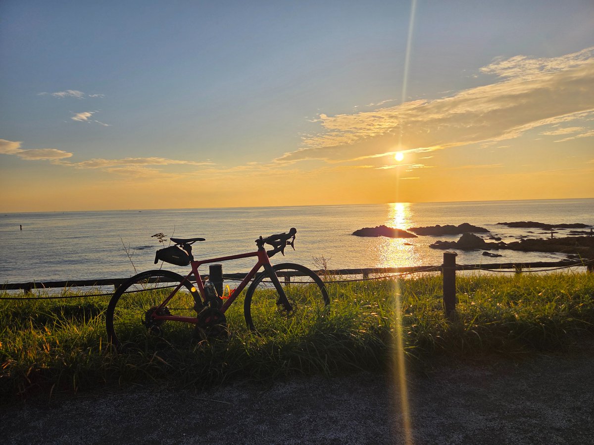 lupinthefire's tweet photo. 今日も短めライド🚴‍♂️

のんびり夕焼け眺めてるとこの後の冷え込みにヤられる…😅 https://t.co/tHzJ1UA33c