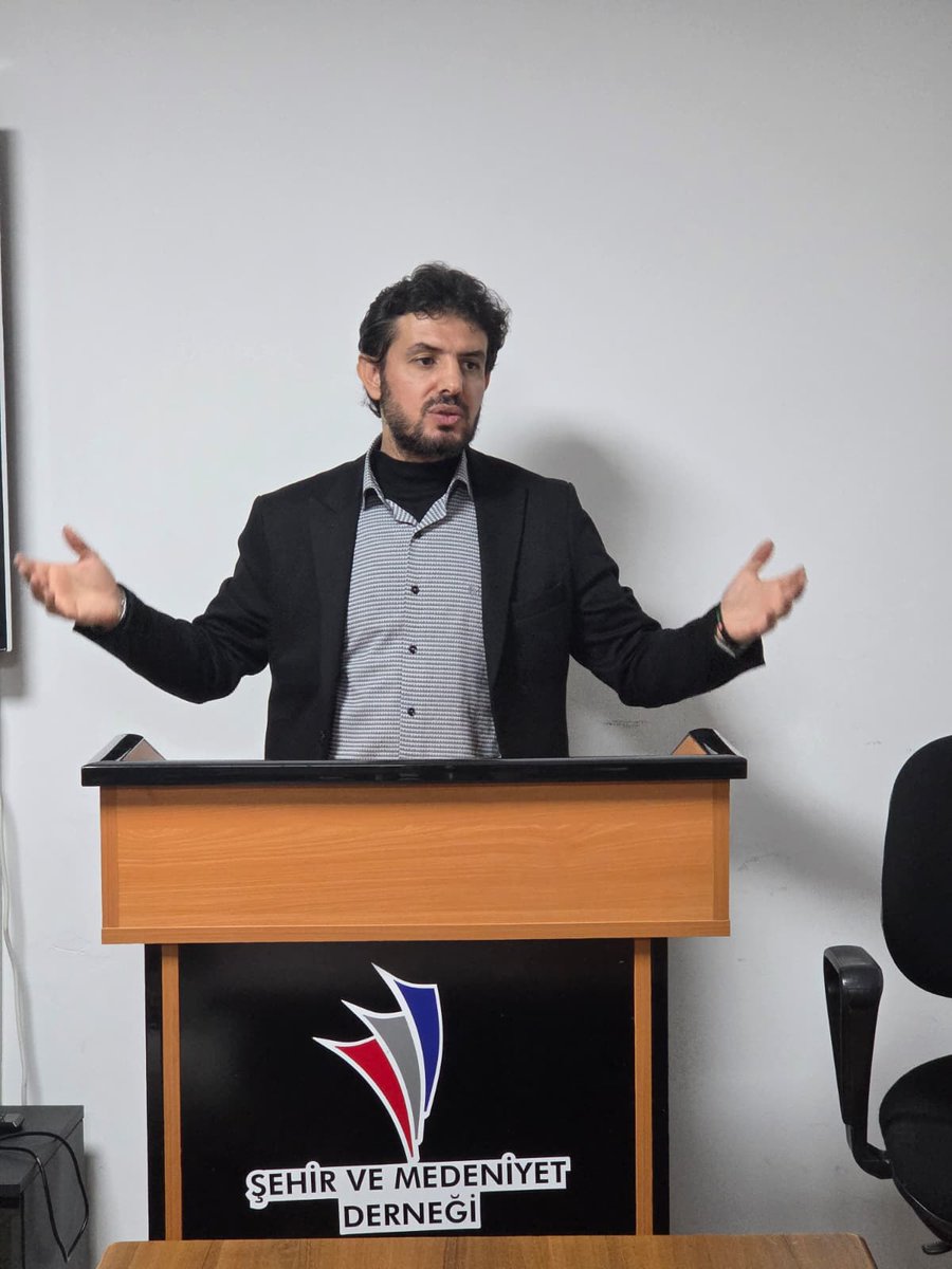 Üniversite komisyonumuz, öğrencilerle yemekli bir toplantıda biraraya geldi. Açılış konuşmasında Edip Üzen komisyon olarak öğrencilere yönelik program ve etkinliklerimiz hakkında bilgi verdi. Gazze'li Dr.Zahir Elbek Gazze'de son durum, ateşkes hakkında kapsamlı bir konuşma yaptı.