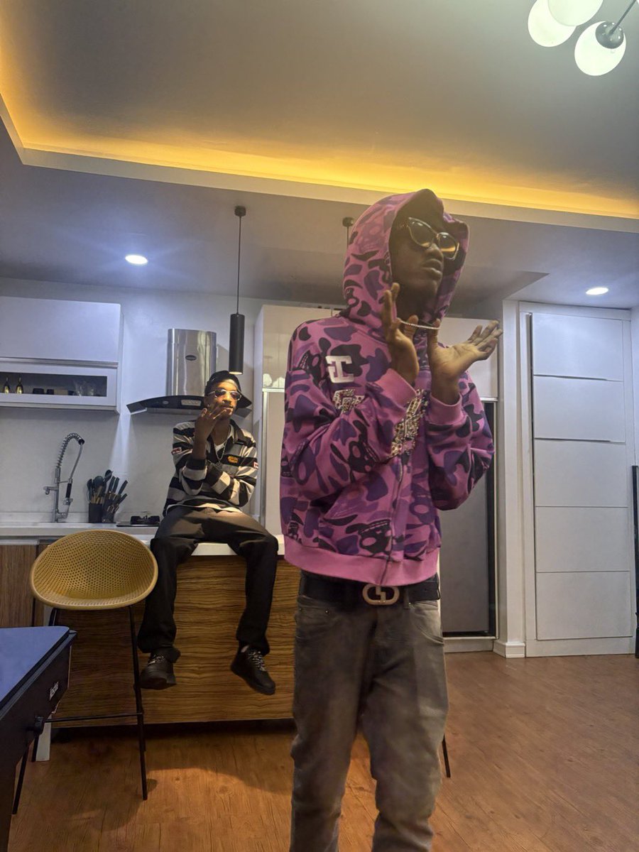 Zaylevelten and Mavo just spotted chilling in the same room, locked in and vibing heavy ahead of their joint release “Wuse Tu” dropping on the 28th as part of Zaylevelten’s deluxe project. Energy looks right, chemistry on point — this one might just shake the scene. 🔥🎶