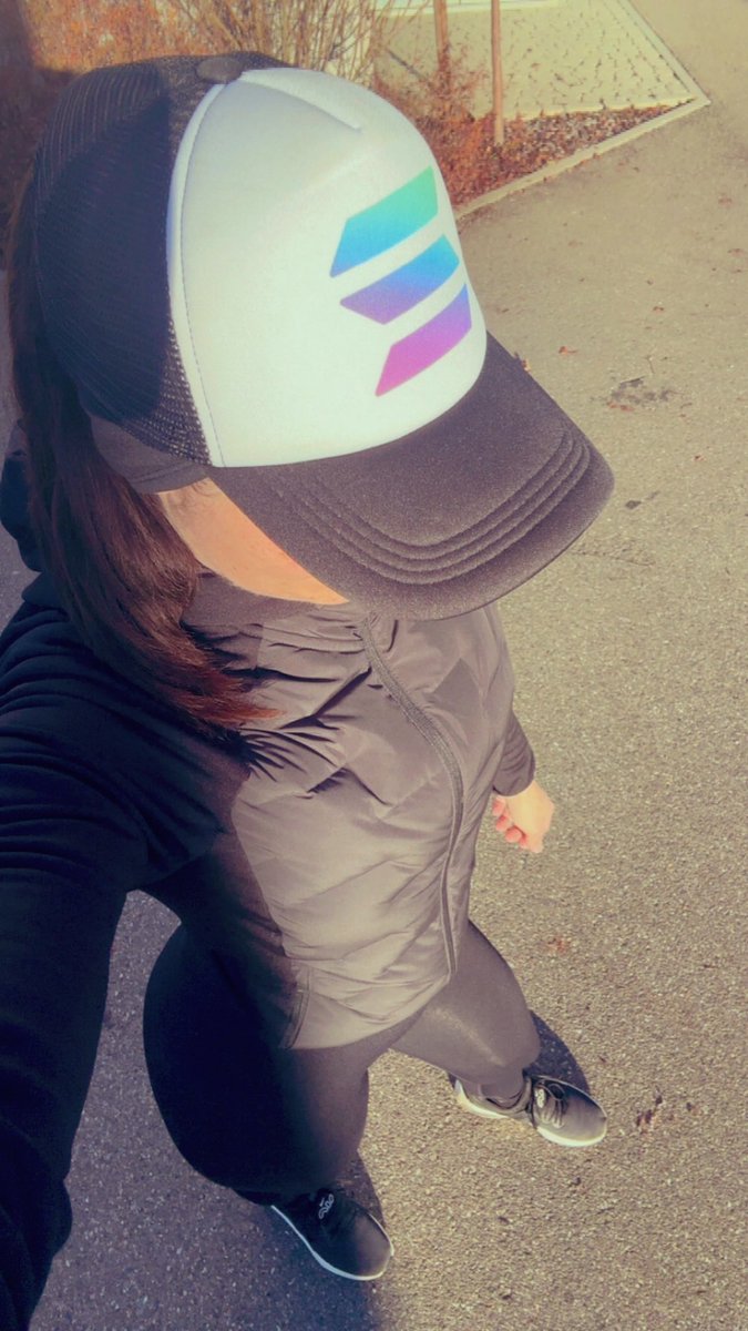 vicky_dyor's tweet image. GM 💜

charts bad, but are we badder?