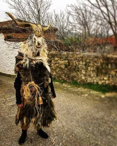 LilaGra06391451's tweet image. I hope these traditions continue; they&apos;re really ancient and found almost all over the world. This is from Greece.