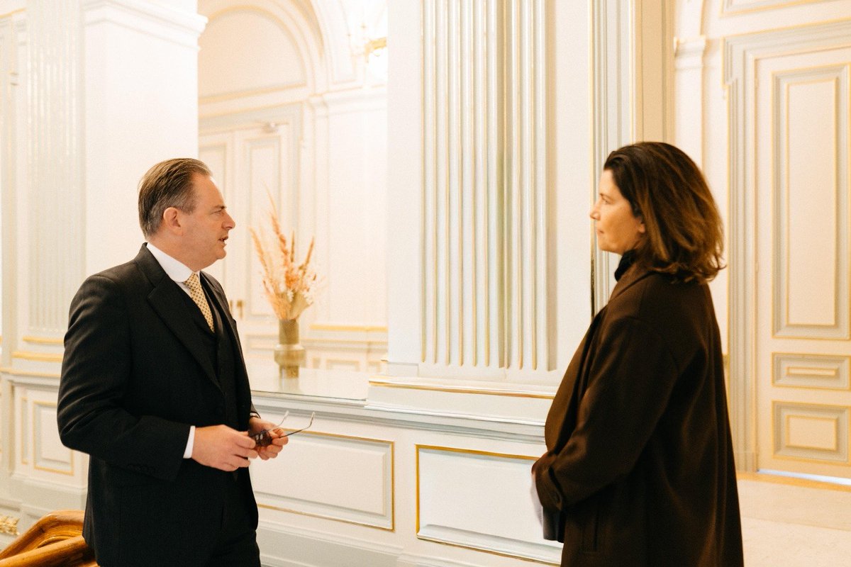 Proficiat <a href="/Bart_DeWever/">Bart De Wever</a>, om door te zetten en de ambitie niet te verlagen.

Dit land moet op orde, met duidelijke hervormingen en besparingen die het overheidsbeslag verlagen, het misbruik van sociale voordelen aanpakken, werken meer lonend maken en de sociale zekerheid weer