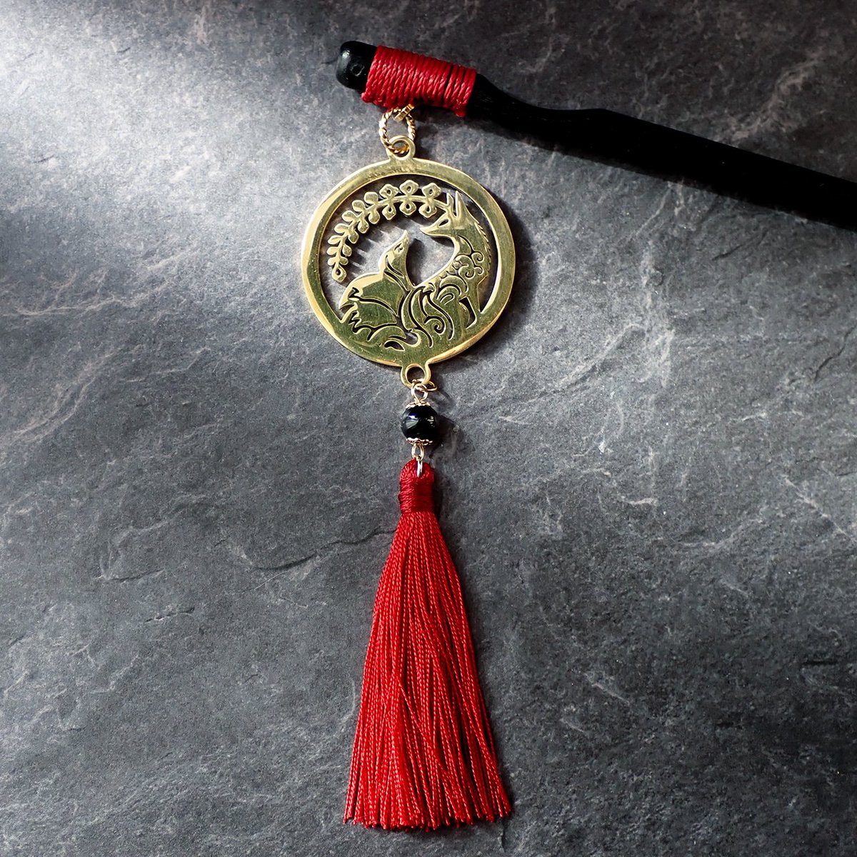 #本命アイテム大公開
#365DIYtheme 
今のイチオシはこちら！
九尾の狐　二条藤紋のかんざし

狐の紋は「をりをり」のオリジナル紋です。