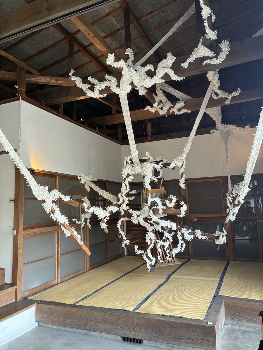 tamblk's tweet photo. Fuji Textile Week 2025のキュレーションさせていただきました。地域との密着の粒度がさまざまにある地方芸術祭というフォーマットですが、今回はとても地域の皆さまからの評価も高く、作家の皆さんと一緒にこの場所を作り上げることができたのが大変喜ばしいです　12/14まで！ https://t.co/NbDVDmCrsE