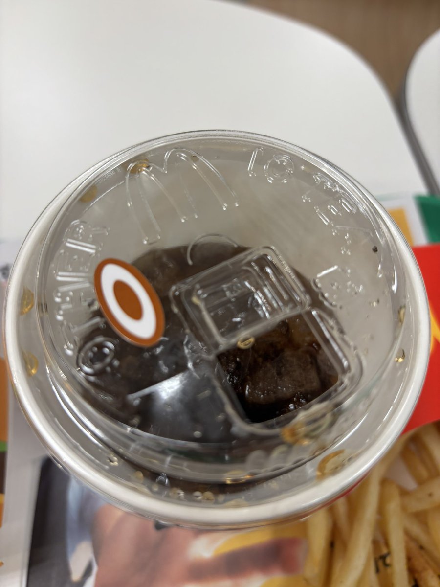 マックの新しい蓋 ドリンク区分のマーク無くなったのかと思ったら