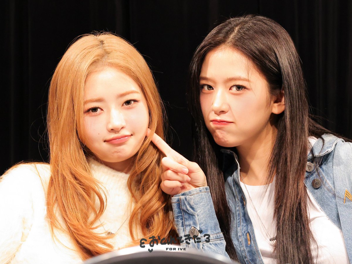 anyujinss2's tweet photo. so yujin sit in the middle of rei and liz today AND THEY ARE LOOKS SO CLINGY CUTIE PRETTY TODAY 😭 https://t.co/SSWHePYgRU