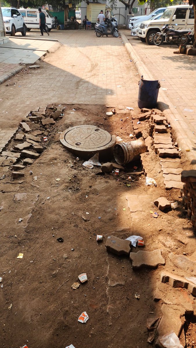 belim_yaser's tweet photo. @GandhinagarMC @DDO_Gandhinagar @DdoGnagar 
behind iskon gathiya sector 6 , the potholes are so large that pedestrian and old aged are fallen down and get injured kindly Resolve this ASAP. 
- gandhinagar sector 6With warm Regards https://t.co/VdVJp57fwN