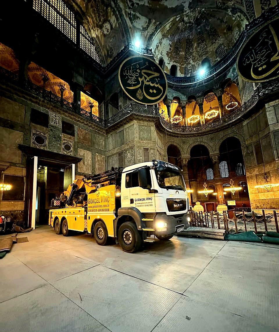 📍15 asırlık tarihi eserin içine,
📍35 tonluk vinçle giren bir kafadan,
📍Türkiye Yüzyılı masalları dinliyoruz her gün iyi mi?