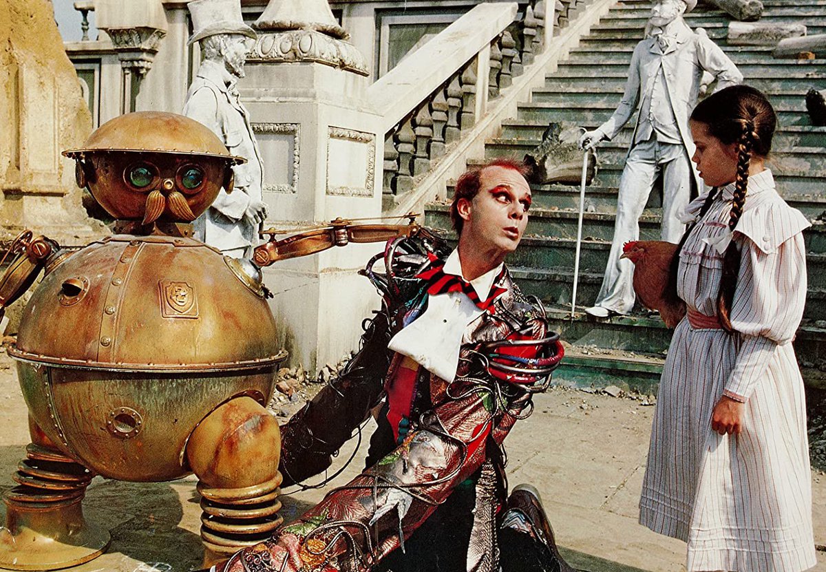 Club_medianoche's tweet image. Aprovechamos el bombo de #WickedForGood para reivindicar el reverso tenebroso del universo de Oz: Return to Oz. Una secuela tardía plagada de elementos de terroríficos , que a día de hoy sería prácticamente impensable que saliera de la factoría Disney.