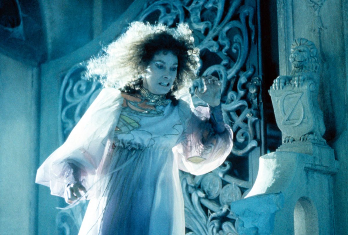 Club_medianoche's tweet image. Aprovechamos el bombo de #WickedForGood para reivindicar el reverso tenebroso del universo de Oz: Return to Oz. Una secuela tardía plagada de elementos de terroríficos , que a día de hoy sería prácticamente impensable que saliera de la factoría Disney.