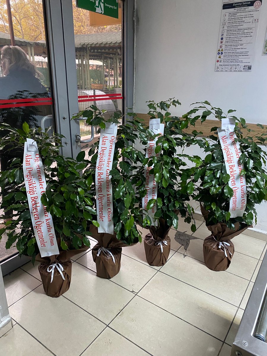 Öğretmenlerin sorunlarına her zaman çözüm üreten değerli bakanımız <a href="/Yusuf__Tekin/">Yusuf Tekin</a> , <a href="/yilmaznazif/">Nazif Yılmaz</a> ve Genel Müdürümüz <a href="/cftcblnt/">Bülent ÇİFTCİ</a> öğretmenler gününüz kutlu olsun. 
Alan değişikliği bekleyen öğretmenler.