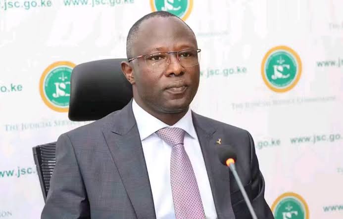 ouma_neko's tweet image. If it’s true that the anti-corruption watchdog formally warned the electoral body about the integrity of the Mbeere North aspirant Leonard Muriuki Wamuthende, yet the IEBC chairman still stamped the man’s nomination after “instructions from above,” then we must confront a painful…