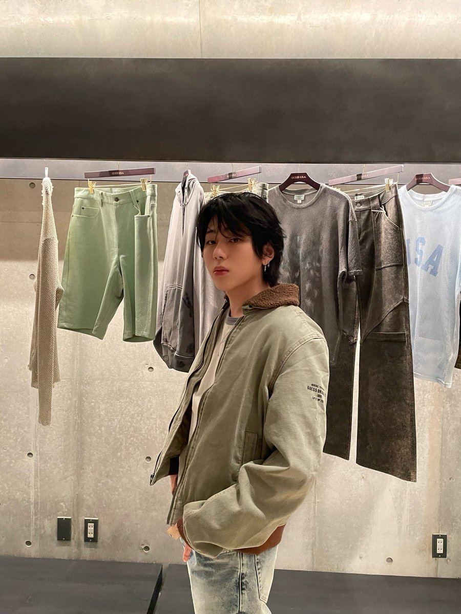 zicostaff's tweet image. 251124 Zico Weverse Update 

“Commons, my survival report is too late right..?
Missed you all so much it’s driving me crazy..
Ziaco has been so busy these days that he barely have a moment to breathe
No matter how hectic life is, let’s take care of ourselves 😺”

#ZICO #지코